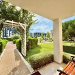 Cozy 1-bedroom In Royal Bay Apartment