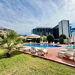 Apartment Cozy 1-bedroom In Royal Bay *